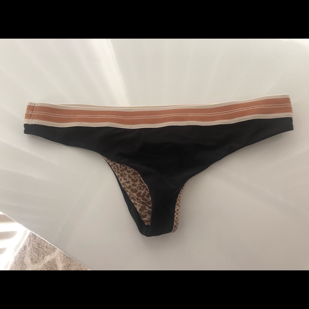 Acacia x Olympia Bottom